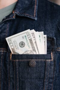 How to save money on moving day