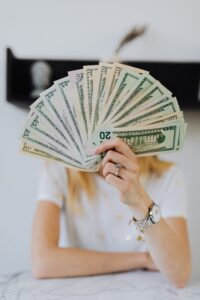 How to save money on moving day