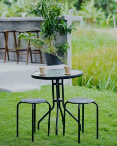 DIY living coffee table for your garden