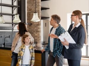 Do you know a cheap removal company in UK to move stuff?